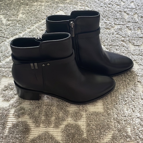 BRAND NEW womens Clark’s booties - Picture 2 of 7